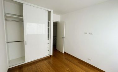¡Vive el lujo y la exclusividad en este espectacular dúplex de estreno, frente a parque!