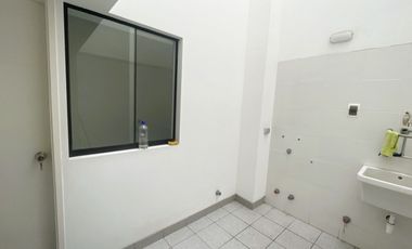 ¡Vive el lujo y la exclusividad en este espectacular dúplex de estreno, frente a parque!
