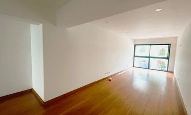 ¡Vive el lujo y la exclusividad en este espectacular dúplex de estreno, frente a parque!