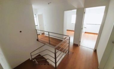 ¡Vive el lujo y la exclusividad en este espectacular dúplex de estreno, frente a parque!