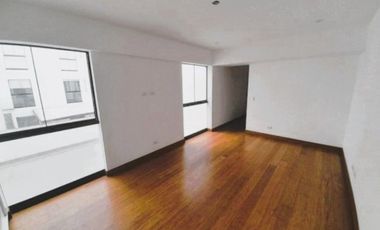 ¡Vive el lujo y la exclusividad en este espectacular dúplex de estreno, frente a parque!
