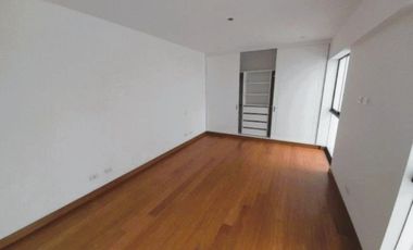¡Vive el lujo y la exclusividad en este espectacular dúplex de estreno, frente a parque!