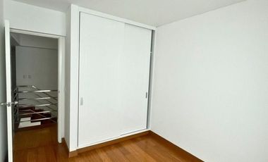 ¡Vive el lujo y la exclusividad en este espectacular dúplex de estreno, frente a parque!