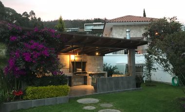 SE VENDE LUJOSA CASA DE CINCO HABITACIONES EN URBANIZACION EN NAYON-TANDA