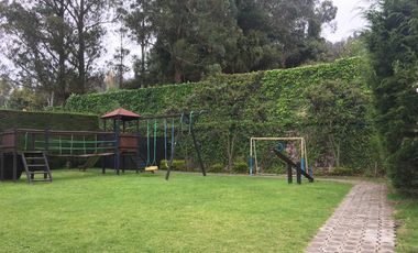 SE VENDE LUJOSA CASA DE CINCO HABITACIONES EN URBANIZACION EN NAYON-TANDA