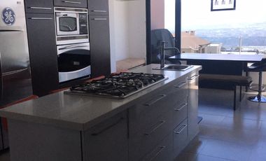 SE VENDE LUJOSA CASA DE CINCO HABITACIONES EN URBANIZACION EN NAYON-TANDA