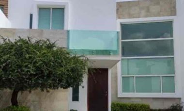 CASA HERMOSA EN LOMAS DE ANGELOPOLIS 2