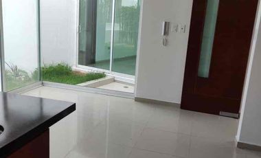 CASA HERMOSA EN LOMAS DE ANGELOPOLIS 2