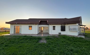 Se Vende Casa en parcela de 5.000 m2 a solo 10 minutos comuna Chillan km 7 camino a Coihueco en parcelación privada con acceso controlado y exclusiva