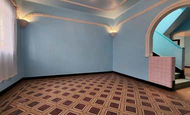 Casa en venta, con 2 departamentos independientes en la Col. Obrera