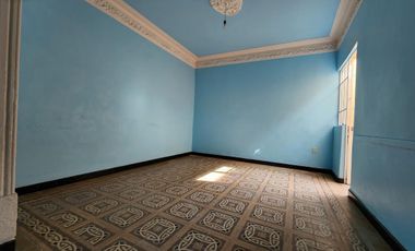 Casa en venta, con 2 departamentos independientes en la Col. Obrera