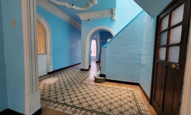 Casa en venta, con 2 departamentos independientes en la Col. Obrera