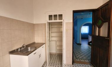 Casa en venta, con 2 departamentos independientes en la Col. Obrera