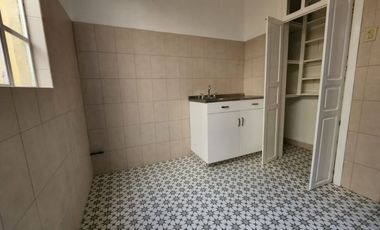 Casa en venta, con 2 departamentos independientes en la Col. Obrera