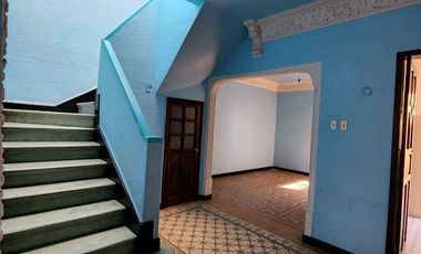 Casa en venta, con 2 departamentos independientes en la Col. Obrera