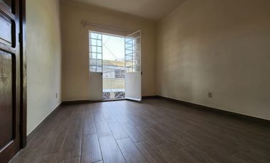 Casa en venta, con 2 departamentos independientes en la Col. Obrera