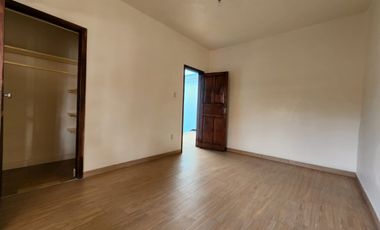 Casa en venta, con 2 departamentos independientes en la Col. Obrera
