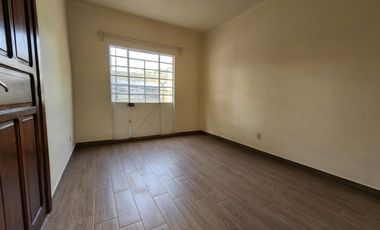 Casa en venta, con 2 departamentos independientes en la Col. Obrera