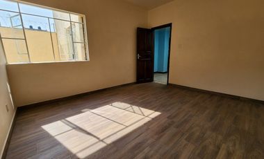 Casa en venta, con 2 departamentos independientes en la Col. Obrera