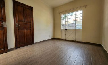 Casa en venta, con 2 departamentos independientes en la Col. Obrera