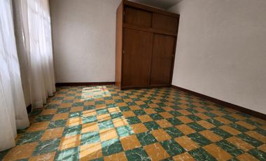 Casa en venta, con 2 departamentos independientes en la Col. Obrera