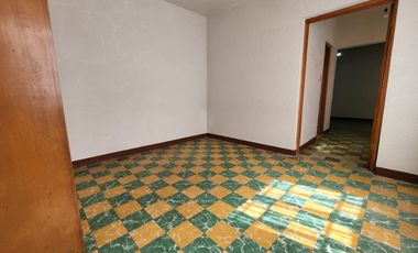 Casa en venta, con 2 departamentos independientes en la Col. Obrera