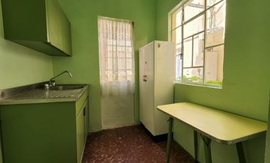 Casa en venta, con 2 departamentos independientes en la Col. Obrera