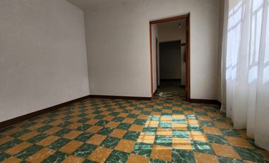 Casa en venta, con 2 departamentos independientes en la Col. Obrera