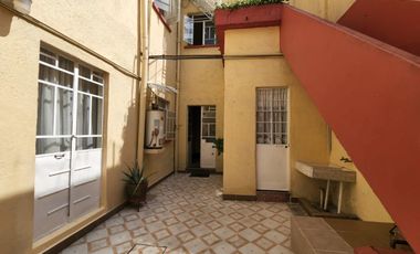 Casa en venta, con 2 departamentos independientes en la Col. Obrera