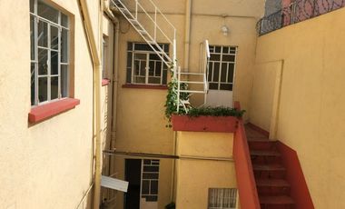 Casa en venta, con 2 departamentos independientes en la Col. Obrera