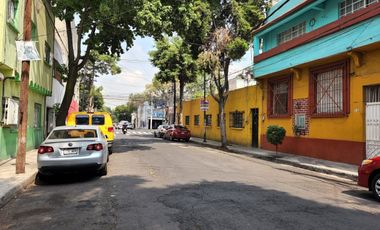 Casa en venta, con 2 departamentos independientes en la Col. Obrera
