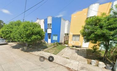 Casa en remate bancario en Villa Alegre 213, Villas de San Clemente, 92730 Álamo, Ver.