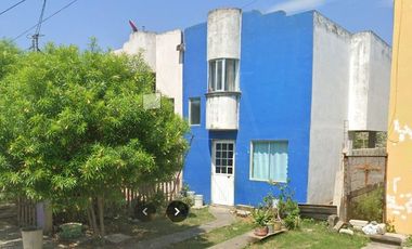Casa en remate bancario en Villa Alegre 213, Villas de San Clemente, 92730 Álamo, Ver.
