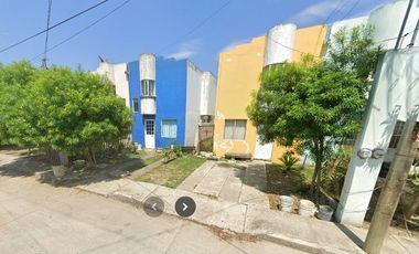 Casa en remate bancario en Villa Alegre 213, Villas de San Clemente, 92730 Álamo, Ver.