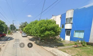 Casa en remate bancario en Villa Alegre 213, Villas de San Clemente, 92730 Álamo, Ver.