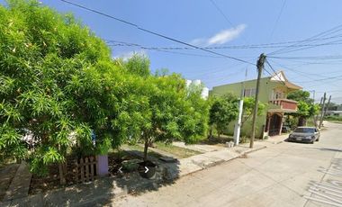 Casa en remate bancario en Villa Alegre 213, Villas de San Clemente, 92730 Álamo, Ver.