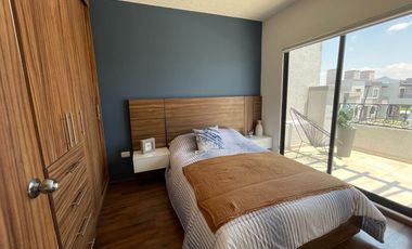 Casa con amplio jardín, 3 recamaras y cisterna