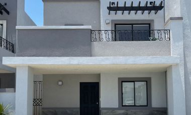 Casa con amplio jardín, 3 recamaras y cisterna