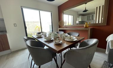 Casa con amplio jardín, 3 recamaras y cisterna
