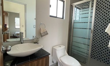 Casa con amplio jardín, 3 recamaras y cisterna
