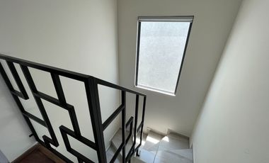 Casa con amplio jardín, 3 recamaras y cisterna