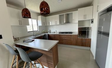 Casa de 3 recamara y la principal con vestidor y baño completo
