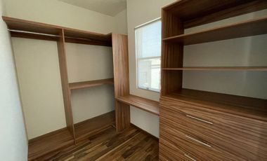 Casa de 3 recamara y la principal con vestidor y baño completo