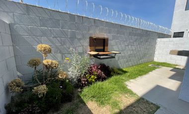 Casa de 3 recamara y la principal con vestidor y baño completo