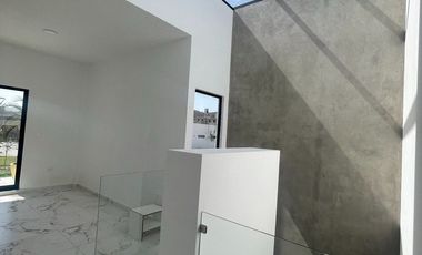 Casa Residencial de 3 recamaras, equipada con cocina y closets