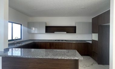 Casa Residencial de 3 recamaras, equipada con cocina y closets