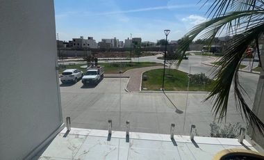 Casa Residencial de 3 recamaras, equipada con cocina y closets