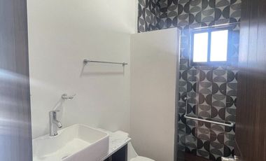 Casa Residencial de 3 recamaras, equipada con cocina y closets
