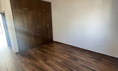 Casa Residencial de 3 recamaras, equipada con cocina y closets
