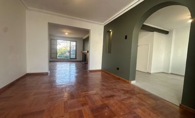 ¡ATENCIÓN! CASA EN ESPECTACULAR CONDICIONES E INMEJORABLE UBICACIÓN